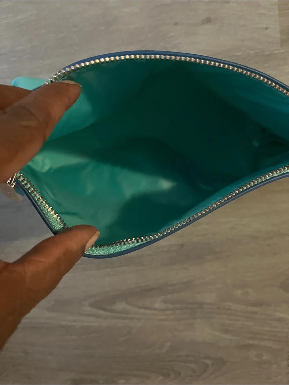 La Mer Teal-to-Deep-Blue Gradient Cosmetic Pouch